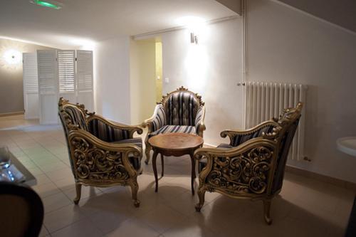 Logis Le Chene Dore La Loupe Exterior foto