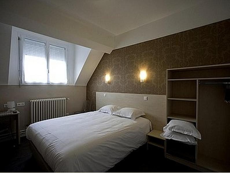 Logis Le Chene Dore La Loupe Exterior foto